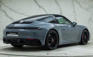 Porsche 911 Targa 4 GTS (992) 8