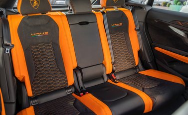 Lamborghini Urus Pearl Capsule 15