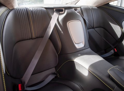 Aston Martin DB11 V8 13