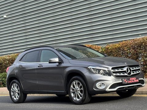 Mercedes-Benz GLA Class GLA 200 SE 1