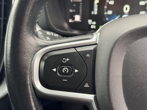 Volvo XC60 2.0 T5 Momentum Auto AWD Euro 6 (s/s) 5dr 36