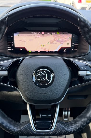 Skoda Karoq SPORTLINE TSI DSG AUTOMATIC - METEOR GREY -PAN ROOF -APPLE CARPLAY 