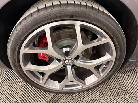 Alfa Romeo Giulia 2.0T Veloce Auto Euro 6 (s/s) 4dr 41