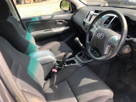 Toyota Hilux INVINCIBLE 4X4 3.0 D-4D DCB Manual 99000m FSH inc Cambelt 17