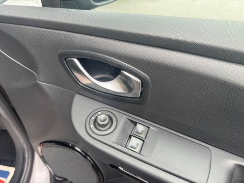 Renault Clio 1.2 16V Dynamique MediaNav Euro 5 5dr 19