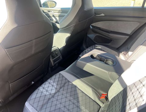 Volkswagen Golf 2.0 Golf R-Line TDI Semi-Auto 5dr 43