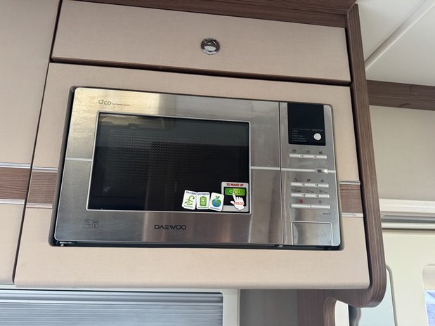 Elddis Majestic 254 2 Belt|4 Berth|Transverse Island Bed|Kitchen|Bathroom|Large Fridge Freezer 15