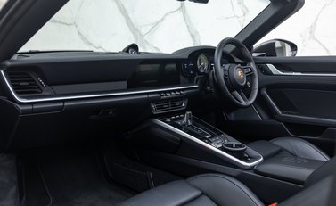Porsche 911 Turbo S Cabriolet (992) 21
