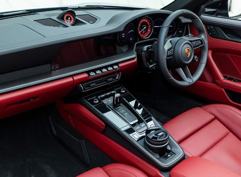 Porsche 911 Targa 4 GTS (992) 13