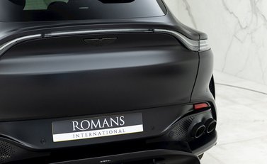 Aston Martin DBX 707 23