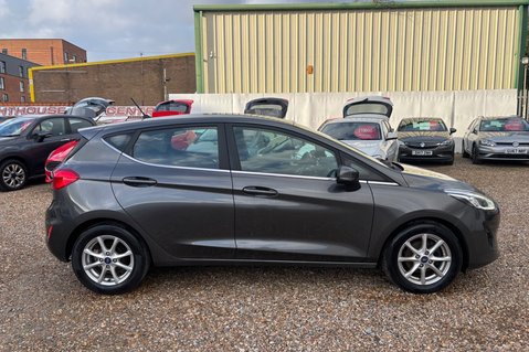 Ford Fiesta 1.0T ZETEC 5 DOOR.. 5 SERVICES.1 PREVIOUS OWNER.SAT NAV..CLIMATE CONTROL.. 8