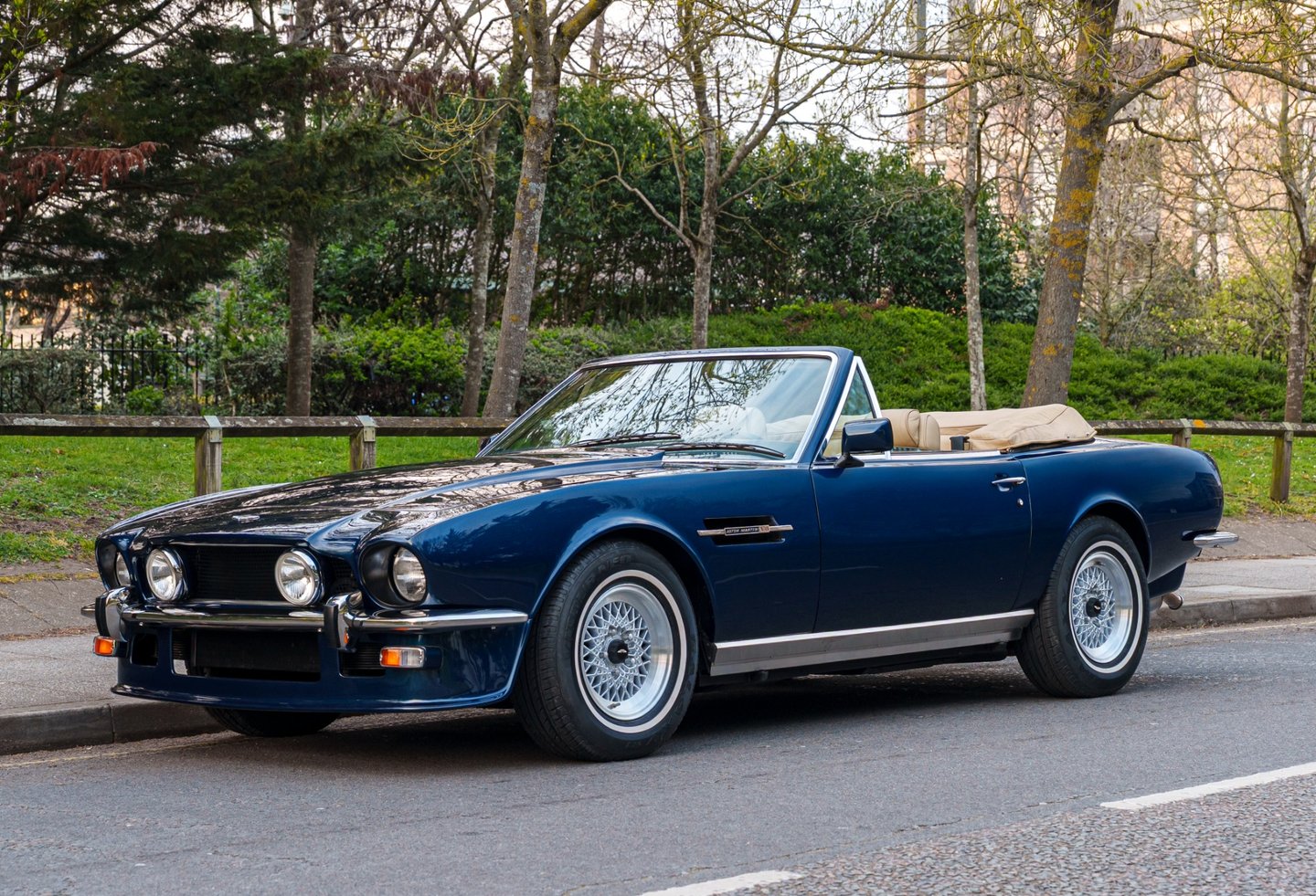 1986 Aston Martin V8 Volante EFi