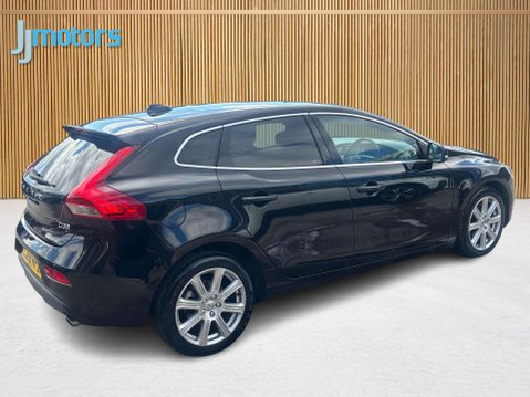 Volvo V40 2.0 D3 Inscription Hatchback 5dr Diesel Auto Euro 6 (s/s) (150 ps) 10