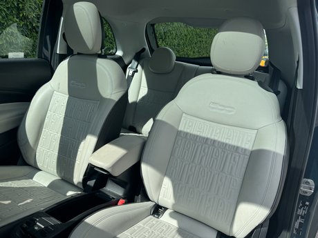 Fiat 500e 42kWh La Prima Hatchback 3dr Electric Auto (118 ps)