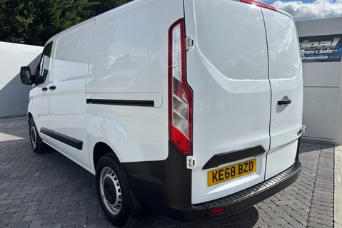 Ford Transit Custom 320 L1 Leader 130 ps Panel Van - Sat Nav / Air Con 2