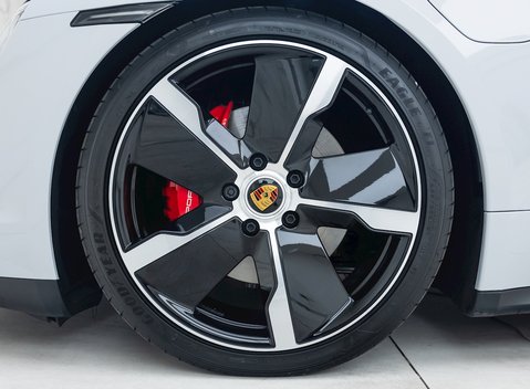 Porsche Taycan 4S 8