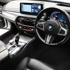 BMW 5 Series 2.0 520d xDrive M Sport MHEV Auto 4WD 5dr 1