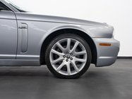 Jaguar XJ 3.0 V6 Sovereign Saloon 4dr Petrol Automatic (249 g/km, 240 bhp) 20