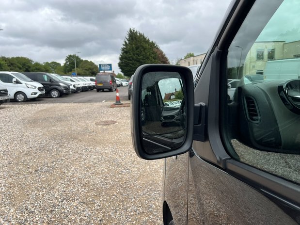 Renault Trafic Crew Cab SWB L1H1 Sport SL27 Air Con Alloys Nav Se 20