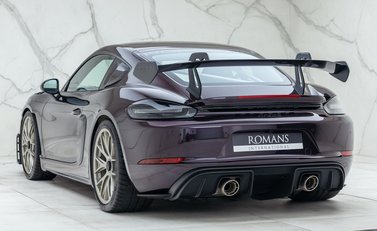 Porsche Cayman GT4 RS (718) 11