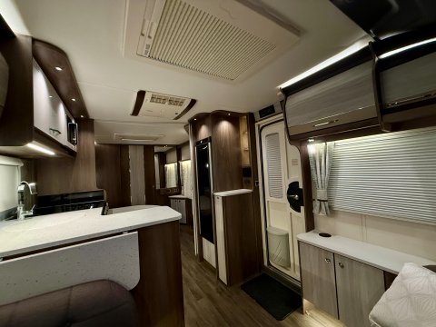 Coachman Lusso 1  36