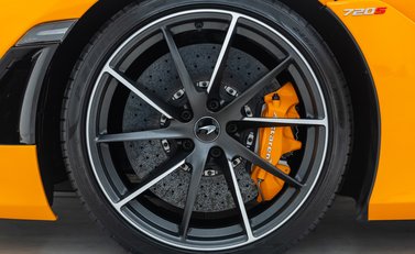 McLaren 720S 33