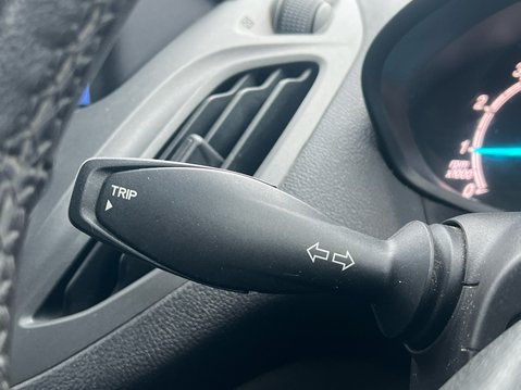 Ford Transit Courier LIMITED 33