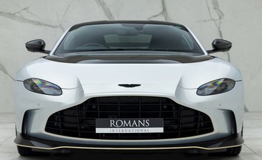 Aston Martin V12 Vantage 4