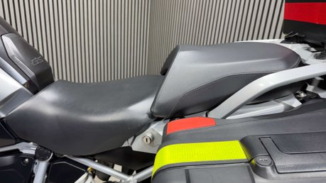 BMW R1200GS LC 2013 LOTS OF EXTRAS FULL LUGGAGE ONLY 36K SERVICED 13