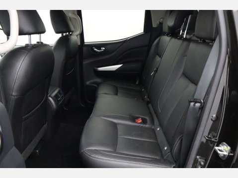Nissan Navara 2.3 Navara Tekna dCi Auto 4WD 5dr 34