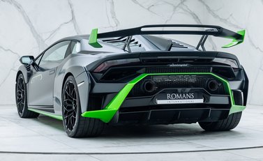 Lamborghini Huracan STO 7