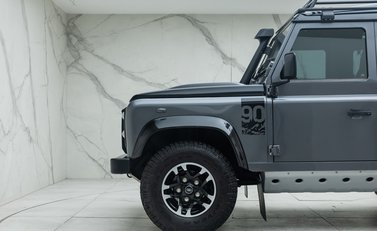 Land Rover Defender 90 ADVENTURE 35