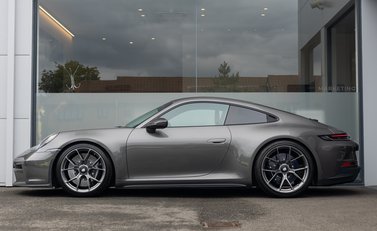 Porsche 911 GT3 TOURING (992) 3