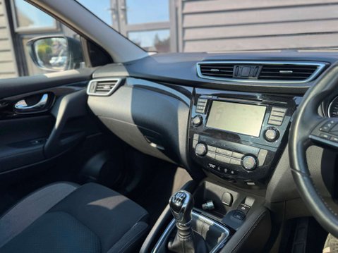 Nissan Qashqai 1.3 DIG-T N-Connecta SUV 5dr Petrol Manual Euro 6 (s/s) (140 ps) 29
