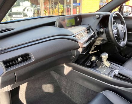 Lexus Ux 2.0 UX 250h 4x2 CVT 5dr 16