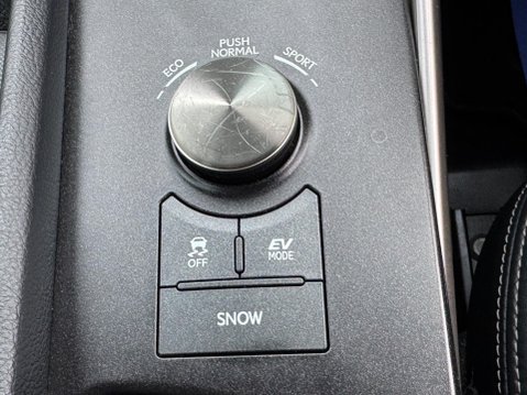 Lexus Is 2.5 300h Executive Edition E-CVT Euro 6 (s/s) 4dr 26