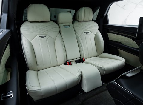 Bentley Bentayga V8 AZURE EWB First Edition 19