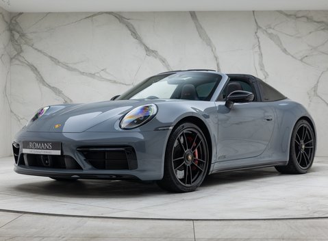 Porsche 911 Targa 4 GTS (992) 1
