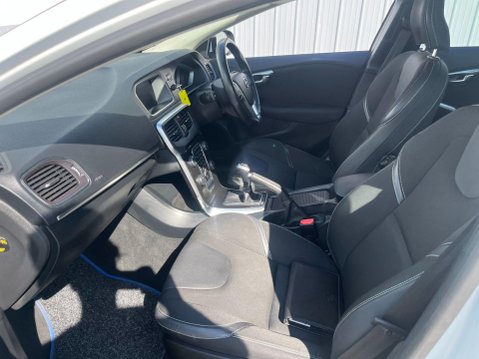 Volvo V40 2.0 T2 GPF Momentum Nav Plus Euro 6 (s/s) 5dr 37