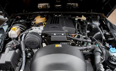 Land Rover Defender 90 XS Bowler 30