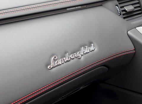 Lamborghini Aventador LP 700-4 Roadster 7