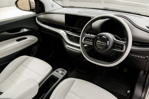 Fiat 500e LA PRIMA 4
