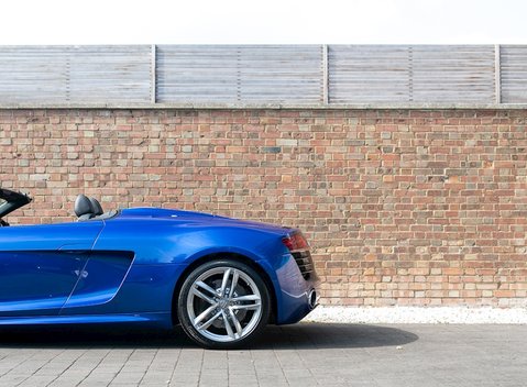 Audi R8 V10 Spyder 24