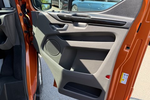 Ford Transit Custom 320 LIMITED ECOBLUE DOUBLE CAB - 6 SEATER -REVERSE CAMERA -APPLE CAR PLAY 31
