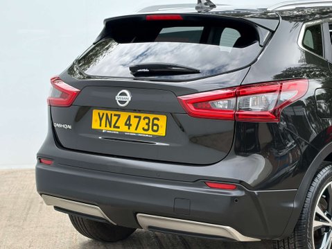 Nissan Qashqai 1.3 Qashqai N-Connecta DiG-T 5dr 28
