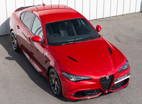 Alfa Romeo Giulia Quadrifoglio 8