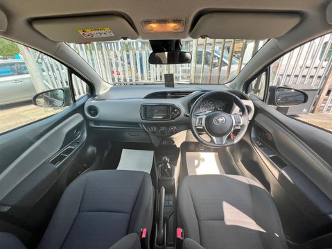 Toyota Yaris VVT-I ACTIVE 27