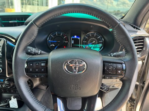 Toyota Hilux INVINCIBLE X 4WD D-4D DCB 39