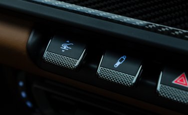 Porsche 911 GT3 TOURING (992) 21