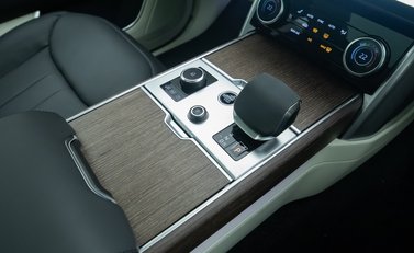 Land Rover Range Rover P440e SE 23